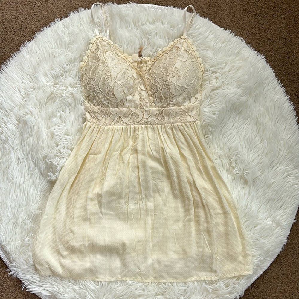 NWT Easel Lace Flowy Tank Top size Small